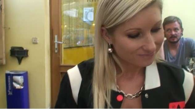 Sapık oğlan arkadaşının annesinin göğüslerinden kendini alamadı
