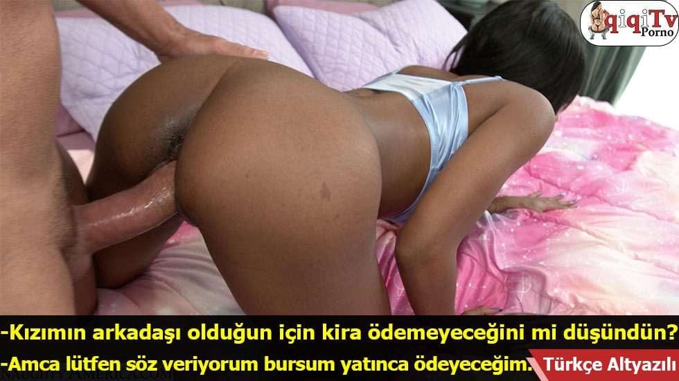 Kelly Madıson Devasa Doğallarıyla Banyo Keyfi Yapıyor